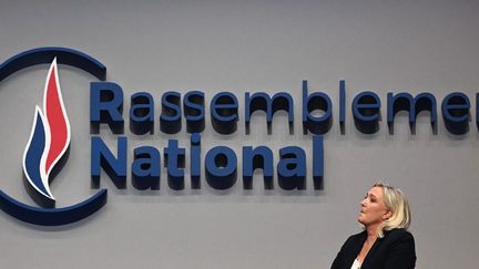 MArine Le Pen, leader du Rassemblement national, lors du 18e congrès du parti, à Paris, le 5 novembre 2022. (ALAIN JOCARD / AFP)