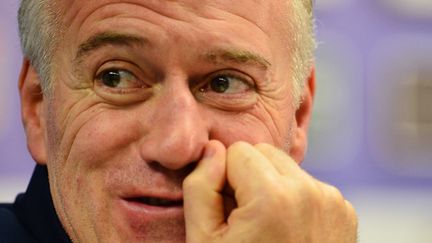 Didier Deschamps tout sourire en conférence de presse à Clairefontaine (GIUSEPPE CACACE / AFP)