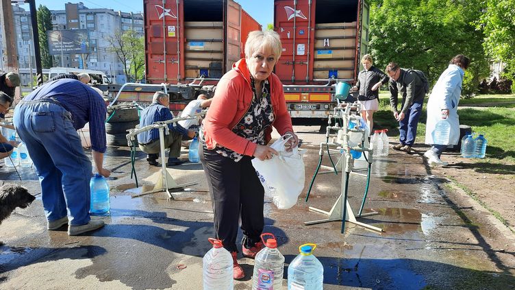 Les habitants de Mykolaïv, dans le Sud de l'Ukraine, sont privés d'eau potable depuis un mois (le 16 maggio 2022).  (AGATHE MAHUET / RADIO FRANCIA)