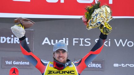 Aleksander Aamodt Kilde&nbsp;célèbre sa victoire sur le Super-G de Val Gardena, le 17 décembre 2021 (TIZIANA FABI / AFP)