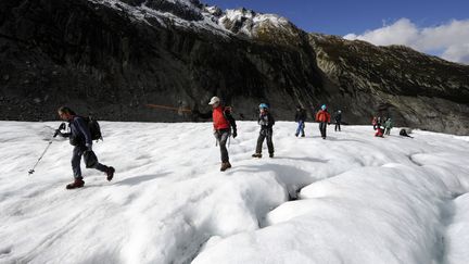 Un groupe de randonneurs près de Chamonix, le 1er octobre 2010. (Photo d'illustration) (PHILIPPE DESMAZES / AFP)