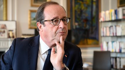 L'ancien président de la République François Hollande dans ses bureaux parisiens le 4 novembre 2020 (BERTRAND GUAY / AFP)