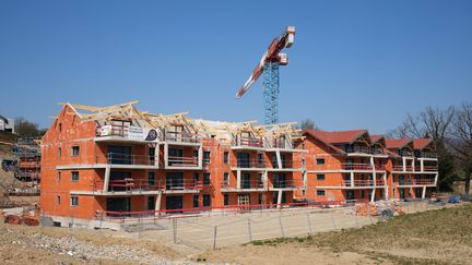 Chantier de construction à l'arrêt en Haute-Savoie le 26 mars 2020 (GR?GORY YETCHMENIZA / MAXPPP)