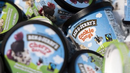 Des pots de glace&nbsp;Ben &amp; Jerry's, en mai 2020 aux Etats-Unis. (KEVIN DIETSCH / GETTY IMAGES NORTH AMERICA / AFP)