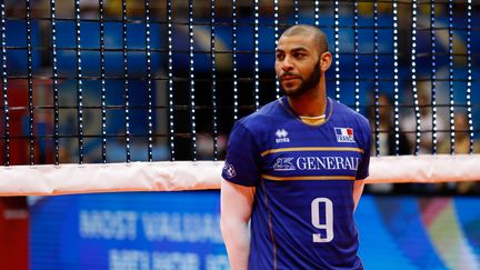 Earvin Ngapeth, joueur de l'&eacute;quipe de France de volley-ball, lors de la Ligue mondiale &agrave; Rio de Janeiro (Br&eacute;sil), le 19 juillet 2015. (GUSTAVO SEREBRENICK / BRAZIL PHOTO PRESS / AFP)