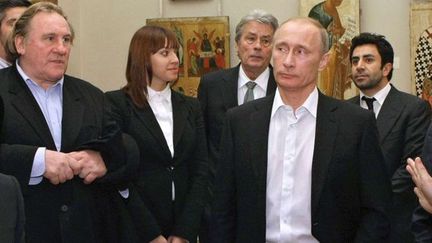 Gérard Depardieu et Vladimir Poutine en 2010 au Musée de Saint Petersbourg
 (Alexei Nikolsky/AP/SIPA)