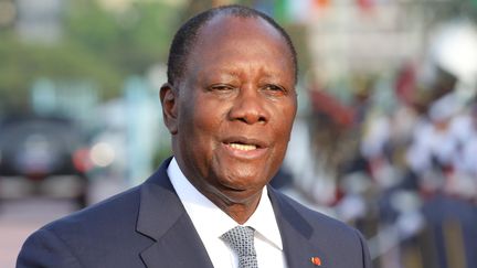 Alassane Ouattara, 78 ans, renonce solennellement à briguer un troisième mandat à la grande surprise de ses adversaires politiques. (LUDOVIC MARIN / AFP)