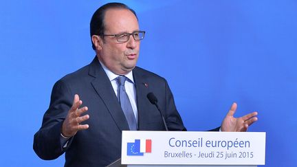 Fran&ccedil;ois Hollande lors d'une conf&eacute;rence de presse, durant un sommet europ&eacute;en &agrave; Bruxelles (Belgique), le 25 juin 2015. (DURSUN AYDEMIR / ANADOLU AGENCY / AFP)