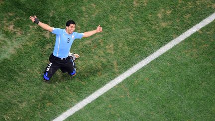 Luis Suarez, en pleurs apr&egrave;s son deuxi&egrave;me but contre l'Angleterre, le 19 juin 2014, &agrave; Sao Paulo (Br&eacute;sil), lors de la Coupe du monde. (FRANCOIS XAVIER MARIT / AFP)