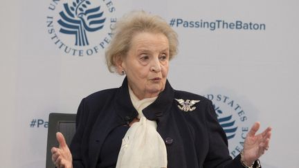 L'ancienne secrétaire d'Etat américaine Madeleine Albright lors d'une conférence sur la transition de la présidence américaine d'Obama à Trump à Washington, le 10 janvier 2017. (CHRIS KLEPONIS / AFP)