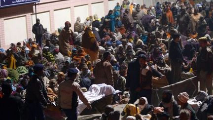 Une bousculade a provoqué la mort de 36 personnes à la gare de Allahabad lors du pélerinage du Kumbh Mela le 10 février 2013 (AFP/Roberto Schmidt)