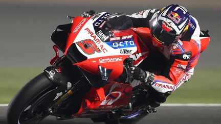 Le pilote français Johann Zarco sur sa Ducati à Doha le 2 avril 2021 (KARIM JAAFAR / AFP)