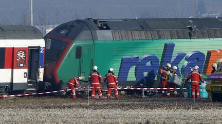 &nbsp; (Deux trains sont entrés en collision près de Zurich © REUTERS/Arnd Wiegmann)