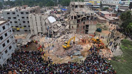 L'immeuble effondr&eacute; &agrave; Savar, au Bangladesh, le 25 avril 2013. (MUNIR UZ ZAMAN / AFP)