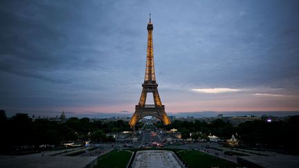 Les premières illuminations de la Tour Eiffel datent de 1925 pour les Arts Décoratifs, elles sont signées de Fernand Jacopozzi, "le magicien de lumière"
 (NICOLAS MESSYASZ/SIPA)