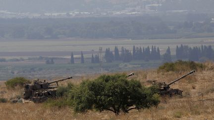 Des pièces d'artillerie israéliennes à la frontière avec le Liban, le 1er septembre 2019 à Kiryat Shmona (Israël). (JALAA MAREY / AFP)