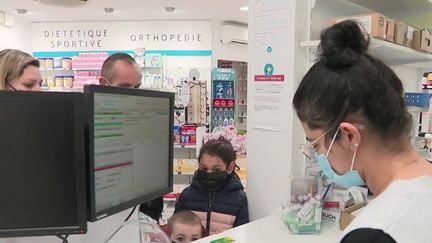 Covid-19 : sur la base du volontariat, les pharmacies continueront à tester le dimanche