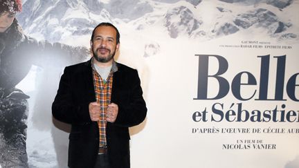 Mehdi devant l'affiche du film de Nicolas Vannier
 (PATRICK KOVARIK / AFP)