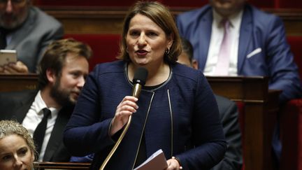 Valérie Rabault,&nbsp;la présidente du groupe Nouvelle Gauche à l'Assemblée nationale, durant une séance de questions au gouvernement, le 29 novembre 2017. (PATRICK KOVARIK / AFP)