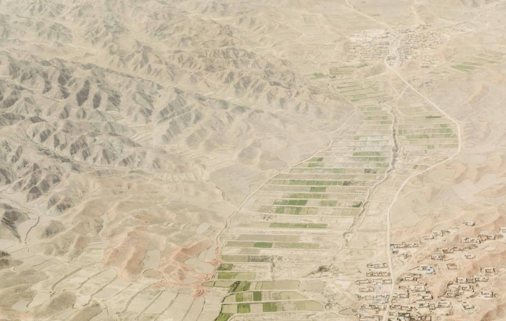 Vue aérienne du désert de Tengger, dans la province de Gansu. (IAN TEH / GEO)