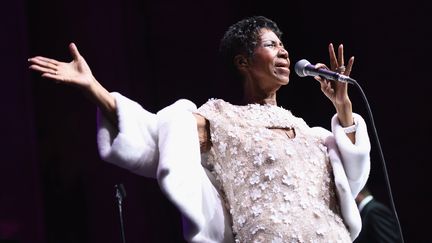 Aretha Franklin lors d'un concert&nbsp;pour&nbsp;la fondation d'Elton John contre le sida, à New York, le 7 novembre 2017, la dernière fois qu'elle s'est produite en public. (DIMITRIOS KAMBOURIS / AFP)