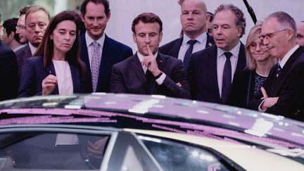 The President of the Republic, Emmanuel Macron, on October 17, 2022, on a stand at the Paris Motor Show, in Paris.  (MAXIME GRUSS / HANS LUCAS / AFP)