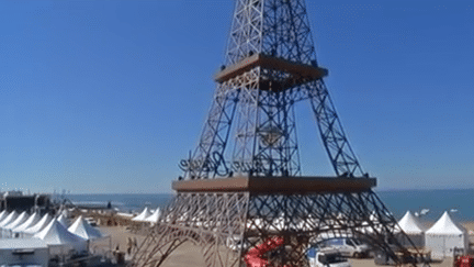 Vendée : une tour Eiffel sur la plage