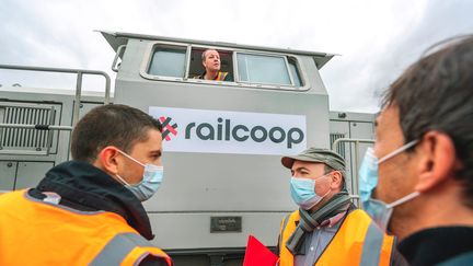 L'inauguration du service de fret Railcoop à Capdenac le 15 novembre 2021. (J?R?MIE FULLERINGER / MAXPPP)