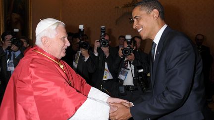 Le Pape Beno&icirc;t XVI (G) et Barack Obama &agrave; Rome le 10 juillet 2009. (REUTERS)