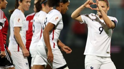 Eugénie le Sommer (N.9) célèbre son but avec les Bleues. (GENT SHKULLAKU / AFP)