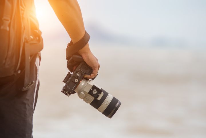 Les stages ont été impossibles pour la promo 2020 des jeunes journalistes. Le futur est suspendu à la propagation du virus. Illustration (BOONCHAI WEDMAKAWAND / GETTY IMAGES)