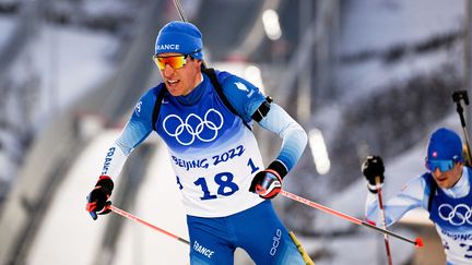 Quentin Fillon Maillet lors du sprint, le 12 février 2022. (HENDRIK SCHMIDT / PICTURE ALLIANCE / AFP)