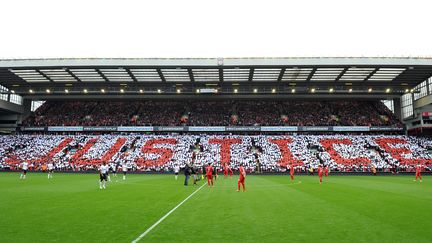 Le 15 avril 1989, un mouvement de foule avait entraîné la mort de 96 personnes, compressées contre les grilles aux abords du terrain dans le stade de Hillsborough (PAUL ELLIS / AFP)