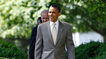 Le pr&eacute;sident am&eacute;ricain Barack Obama dans les jardins de la Maison Blanche, &agrave; Washington, le 12 mai 2012. (YURI GRIPAS / AFP)