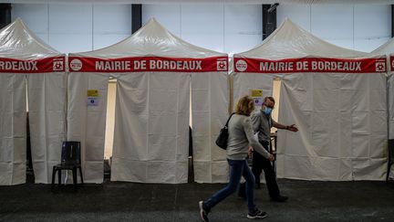 Le vaccinodrome du parc des Expositions de Bordeaux, le 20 avril 2021. (GUILLAUME BONNAUD / MAXPPP)