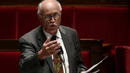 Jean-Louis Touraine à l'Assemblée nationale, alors rapporteur de la mission d'information sur la révision de la loi relative à la bioéthique, en 2019.&nbsp; (PHILIPPE LOPEZ / AFP)