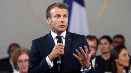 Emmanuel Macron, le 23 août 2019 à Paris, à la veille de l'ouverture du sommet du G7. (MICHEL SPINGLER / POOL)