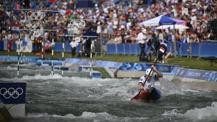 Pépite du kayak français, Titouan Castryck n'était pas loin de décrocher l'or olympique. Arrivé à seulement vingt centièmes de seconde du premier, le Breton a terminé son slalom à la deuxième place à Vaires-sur-Marne. (OLIVIER MORIN / AFP)