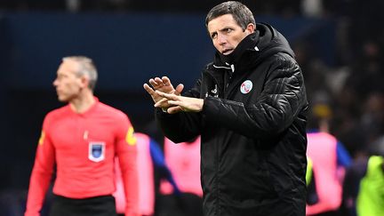 Thierry Laurey, l'entraîneur de Strasbourg, lors du match contre le PSG en 16e de finale de la coupe de France. (FRANCK FIFE / AFP)