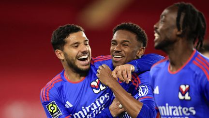 La joie des joueurs de Lyon après le but de Jeffinho contre l'AS Monaco lors de la 16e journée de Ligue 1, le 15 décembre 2023, à Louis-II. (VALERY HACHE / AFP)