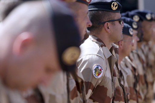 Les soldats français de l'opération Serval, le 31 décembre 2013 à Gao, au Mali. (JOEL SAGET / AFP)