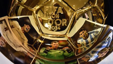 Les trois finalistes encore en course pour le Ballon d'Or : Ronaldo, Neuer et Messi (FRANCK FIFE / AFP)