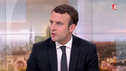 Emmanuel Macron candidat d'En marche ! à la présidentielle sur le plateau du journal de 20 heures de France 2, le 19 mars 2017. (FRANCE 2)