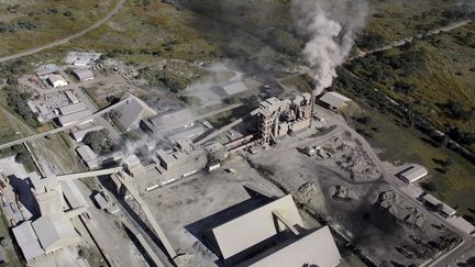 Usine de traitement du minerai de cuivre à Ndola en Zambie, dans la&nbsp;région du&nbsp;"Copperbelt". (SYLVAIN CORDIER / BIOSPHOTO)