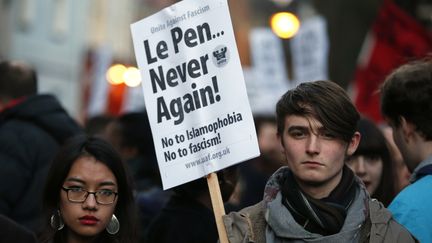 Des manifestants contre la venue de Marine Le Pen &agrave; l'universit&eacute; d'Oxford (Royaume-Uni), le 5 f&eacute;vrier 2015. (JUSTIN TALLIS / AFP)