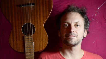 Mathieu Boogaerts, chanteur,auteur et compositeur à Paris, le 16 février 2016. (BERTRAND GUAY / AFP)