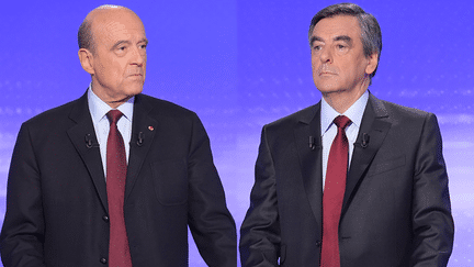 Alain Juppé et François Fillon lors d'un débat télévisé sur France 2 avant le premier tour de la primaire à droite, le 17 novembre 2016. (AFP)