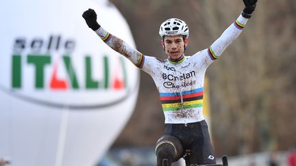 Vainqueur à Fiuggi, Wout Van Aert est remporte la Coupe du monde (DAVID STOCKMAN / BELGA MAG)