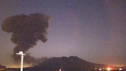 VIDEO. Au Japon, un volcan entre en éruption à 50 km d'une centrale nucléaire