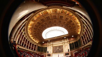 Le projet de loi de financement de la S&eacute;curit&eacute; sociale pour 2013 pr&eacute;voit cinq milliards d'euros de ressources nouvelles et plus de deux milliards d'&eacute;conomies. (JOEL SAGET / AFP)